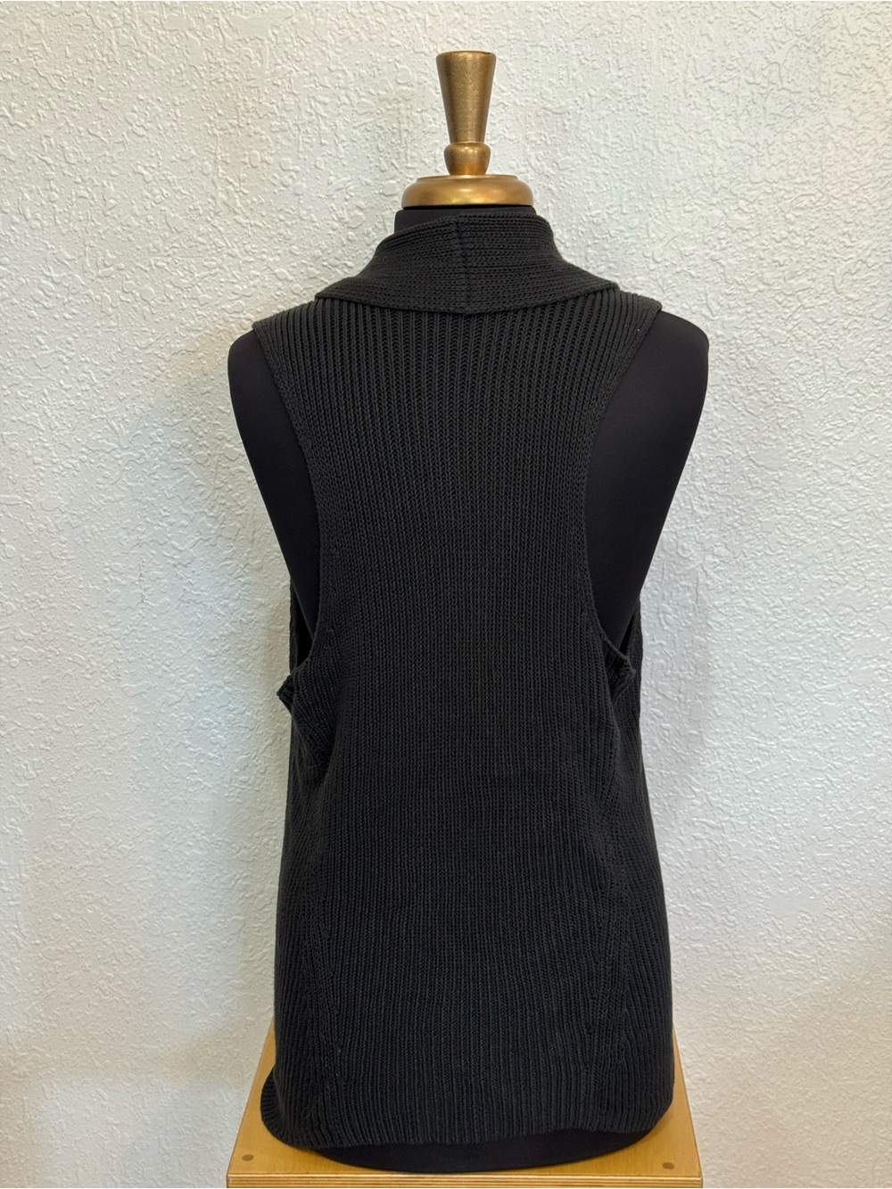 GAP Black Open-Front Sleeveless Ribbed Cardigan Vest - Picture 3 of 4